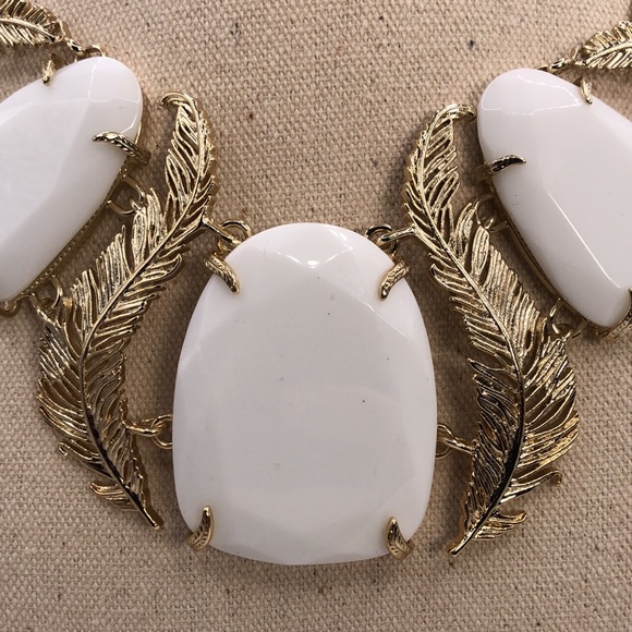 Kendra Scott chunky leaf necklace - Picture 3 of 7